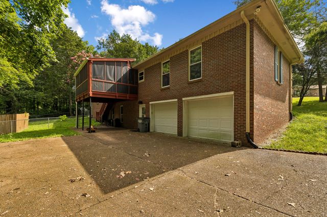 1912 Graceland Dr, Goodlettsville, TN 37072