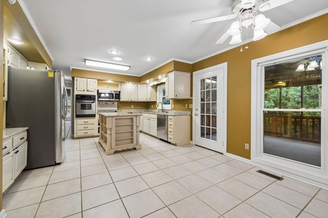 1912 Graceland Dr, Goodlettsville, TN 37072