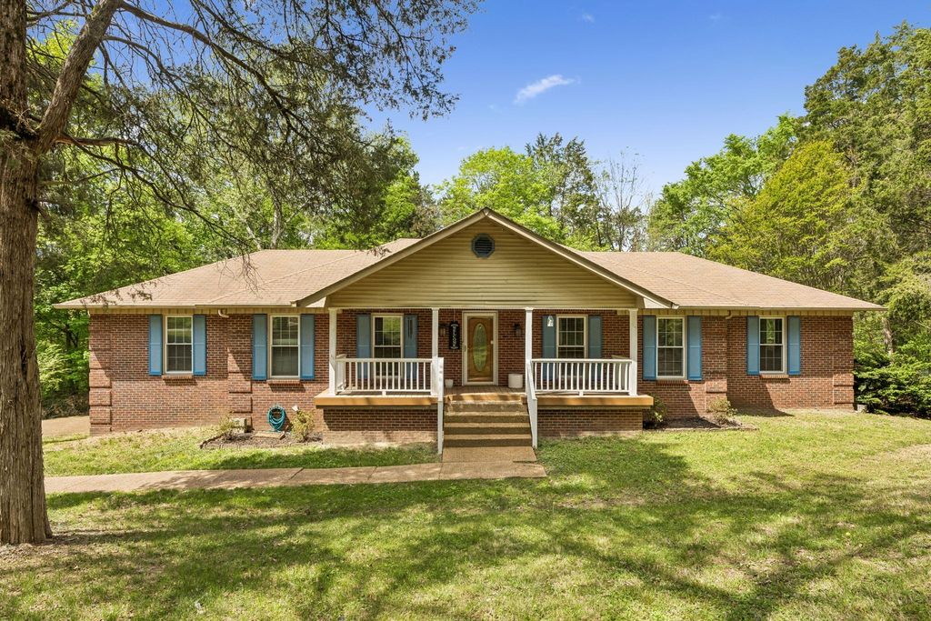 1912 Graceland Dr, Goodlettsville, TN 37072