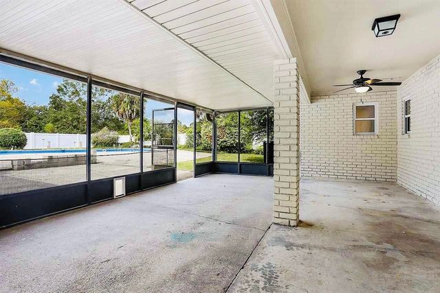 10517 Buxton Rd, St Amant, LA 70774