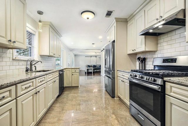 10517 Buxton Rd, St Amant, LA 70774