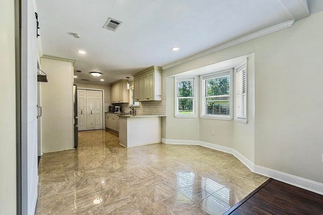 10517 Buxton Rd, St Amant, LA 70774