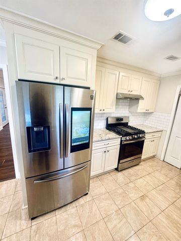 10517 Buxton Rd, St Amant, LA 70774