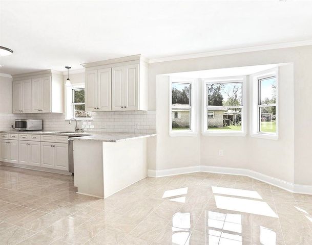 10517 Buxton Rd, St Amant, LA 70774