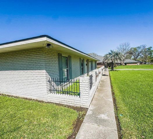 10517 Buxton Rd, St Amant, LA 70774