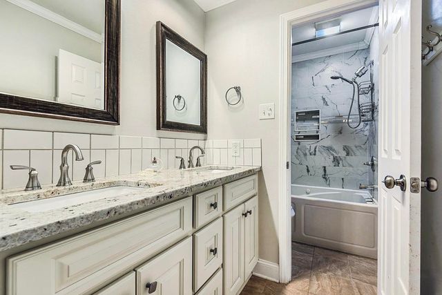 10517 Buxton Rd, St Amant, LA 70774