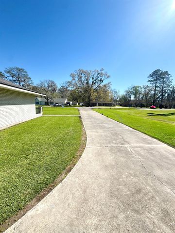 10517 Buxton Rd, St Amant, LA 70774