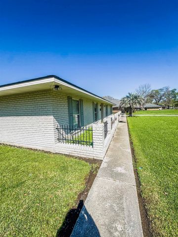 10517 Buxton Rd, St Amant, LA 70774