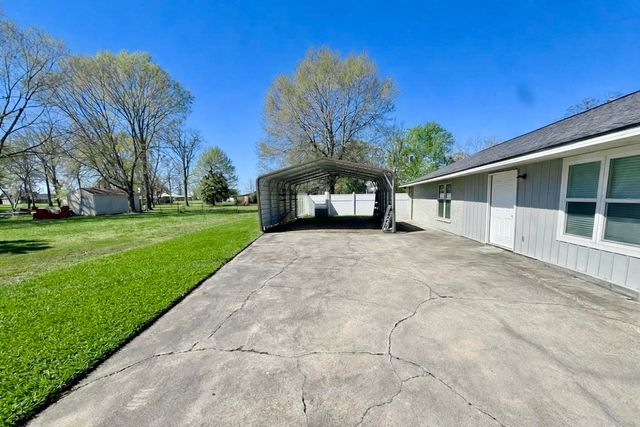 10517 Buxton Rd, St Amant, LA 70774