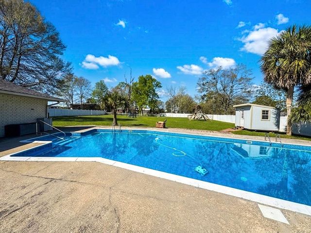 10517 Buxton Rd, St Amant, LA 70774