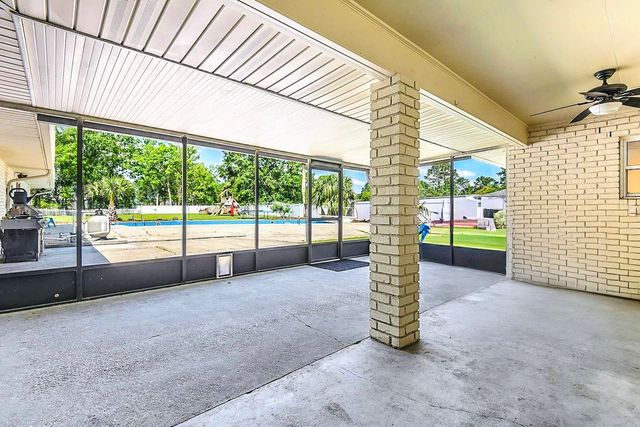 10517 Buxton Rd, St Amant, LA 70774