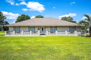10517 Buxton Rd, St Amant, LA 70774