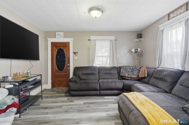 226 School Street, Manchester, CT 06040