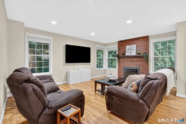 10 Sidney Way 10, Simsbury, CT 06070