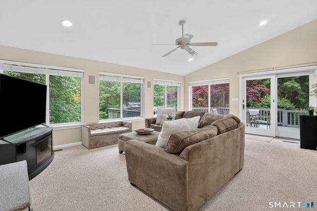 10 Sidney Way 10, Simsbury, CT 06070