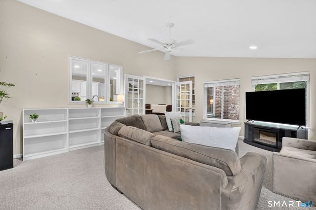 10 Sidney Way 10, Simsbury, CT 06070