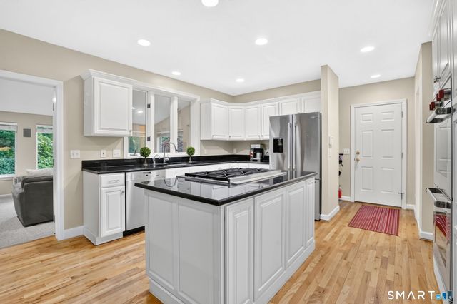 10 Sidney Way 10, Simsbury, CT 06070