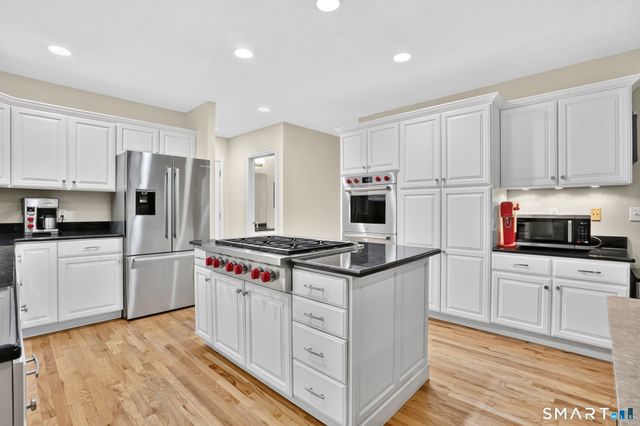 10 Sidney Way 10, Simsbury, CT 06070