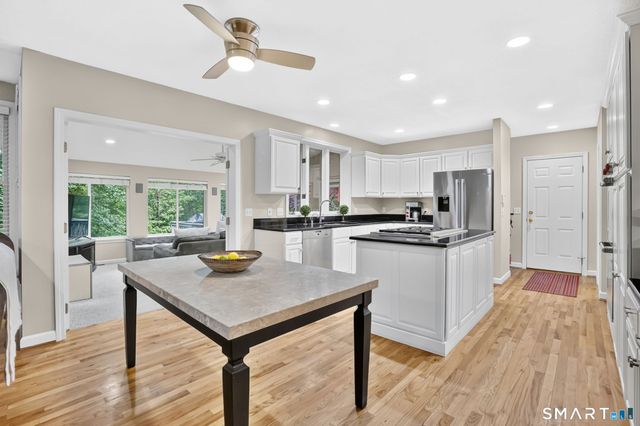 10 Sidney Way 10, Simsbury, CT 06070
