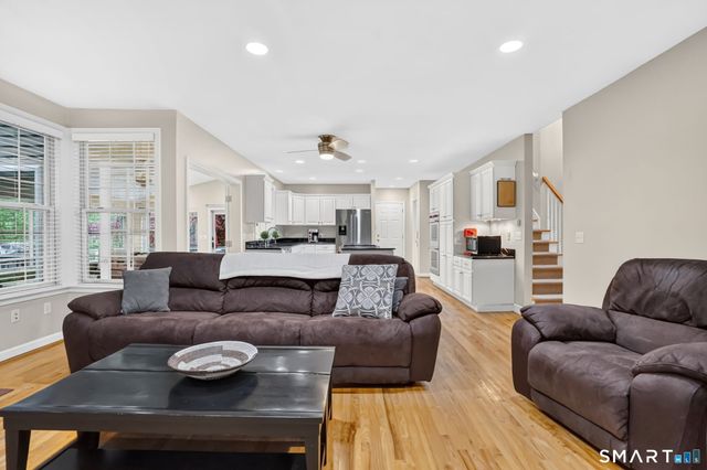 10 Sidney Way 10, Simsbury, CT 06070
