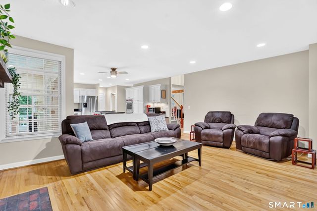 10 Sidney Way 10, Simsbury, CT 06070