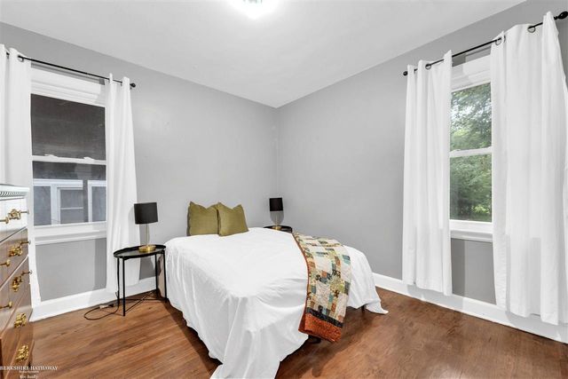 29801 Maplegrove Street, Saint Clair Shores, MI 48082