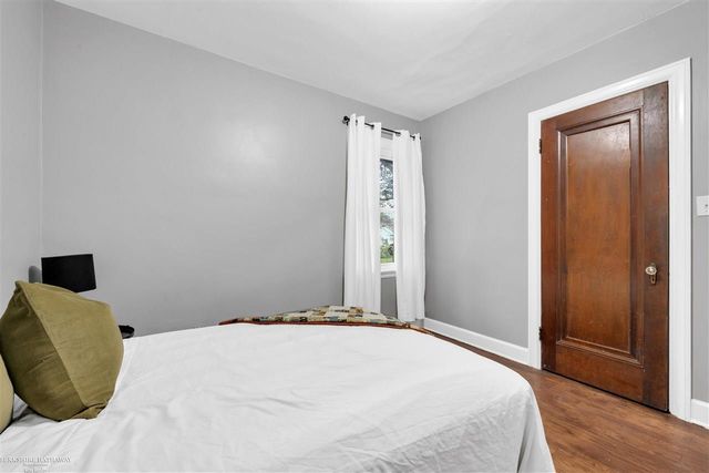 29801 Maplegrove Street, Saint Clair Shores, MI 48082