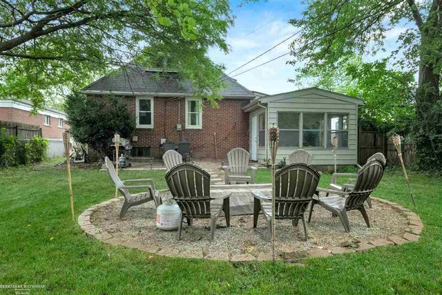 29801 Maplegrove Street, Saint Clair Shores, MI 48082