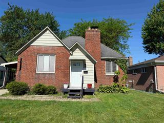 29801 Maplegrove Street, Saint Clair Shores, MI 48082