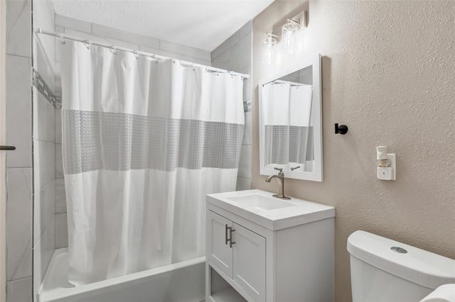 130 Lone Oak Lane, Liberty, TX 77575