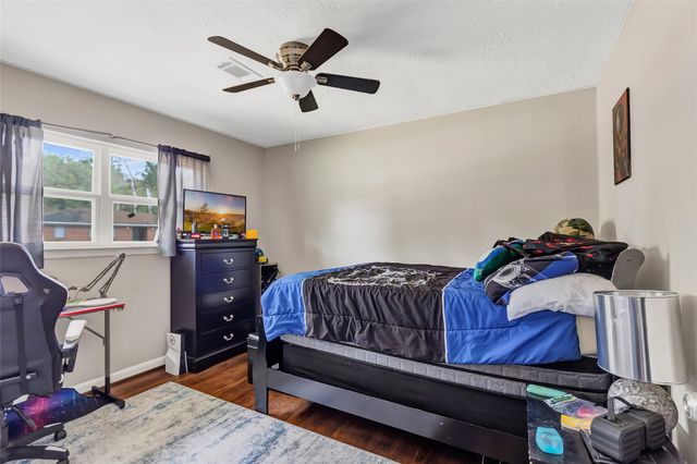 130 Lone Oak Lane, Liberty, TX 77575