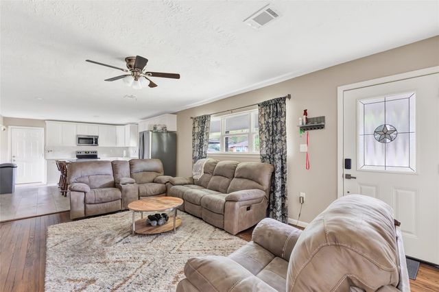 130 Lone Oak Lane, Liberty, TX 77575