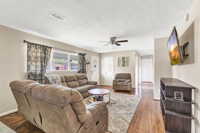 130 Lone Oak Lane, Liberty, TX 77575