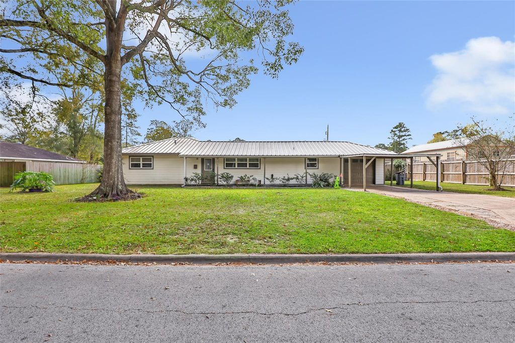 130 Lone Oak Lane, Liberty, TX 77575