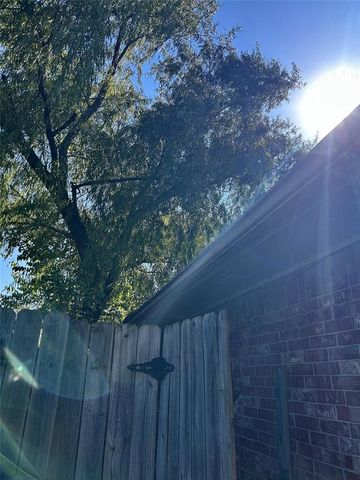 9216 Lakecrest Drive, Oklahoma City, OK 73159