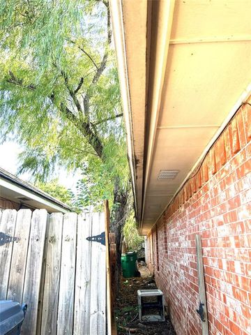 9216 Lakecrest Drive, Oklahoma City, OK 73159