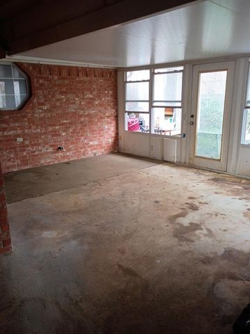 9216 Lakecrest Drive, Oklahoma City, OK 73159