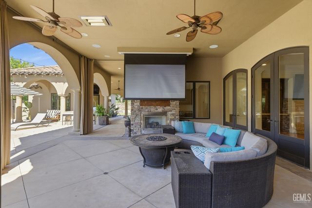 2709 Cormier Drive, Bakersfield, CA 93311