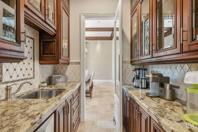 2709 Cormier Drive, Bakersfield, CA 93311