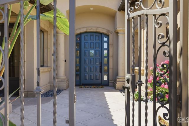 2709 Cormier Drive, Bakersfield, CA 93311