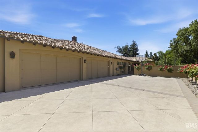 2709 Cormier Drive, Bakersfield, CA 93311