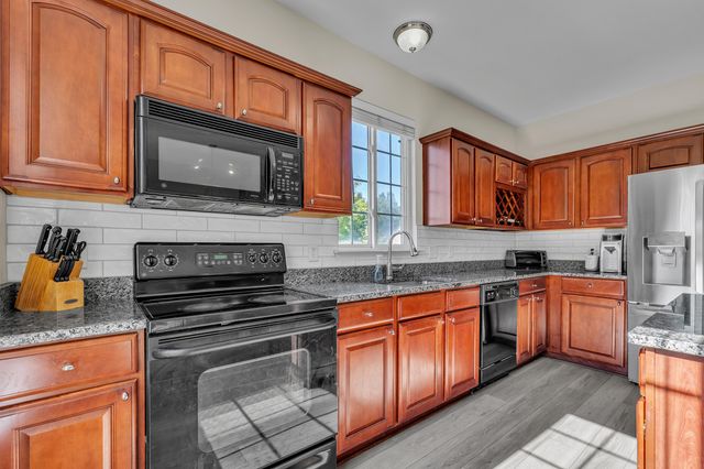 2263 Pinecroft Drive, Canton, MI 48188