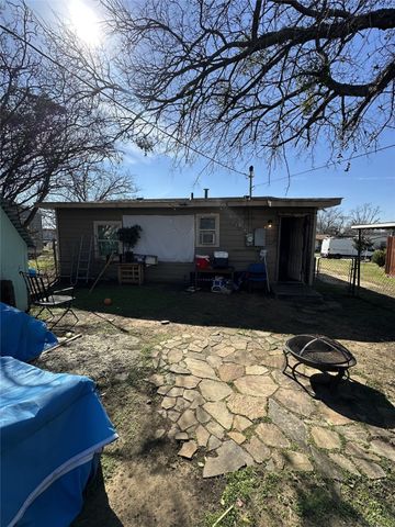5813 Hiett Court, Fort Worth, TX 76112