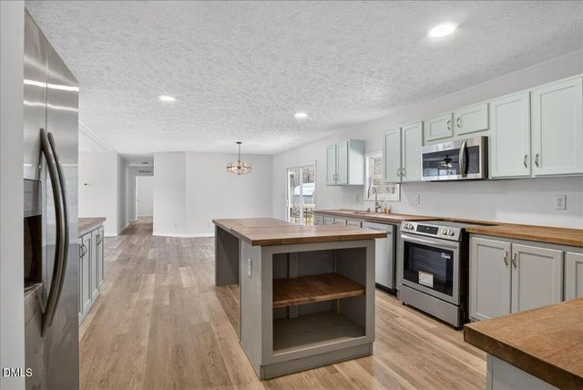 6600 Clearwater Drive, Oxford, NC 27565