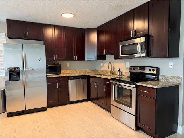 2771 NE 2nd Terrace, Pompano Beach, FL 33064