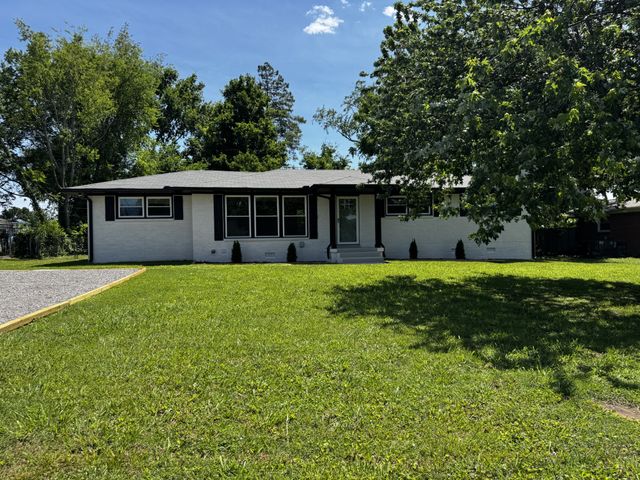 1008 Peachtree Dr, Smyrna, TN 37167