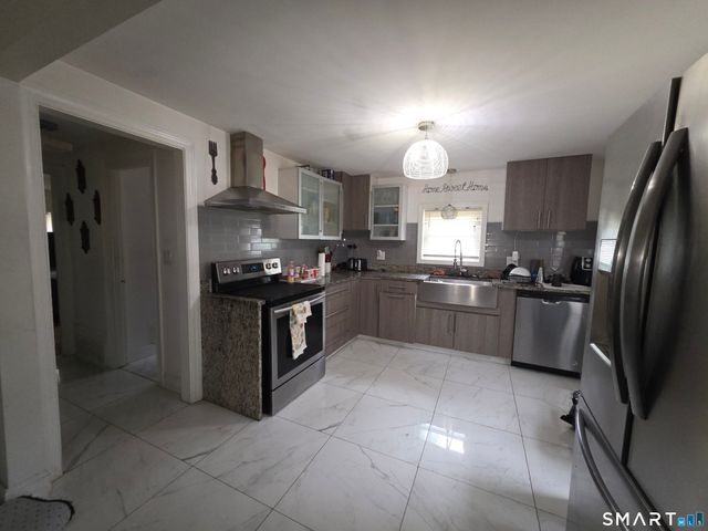 119 Salisbury Street, Hartford, CT 06112