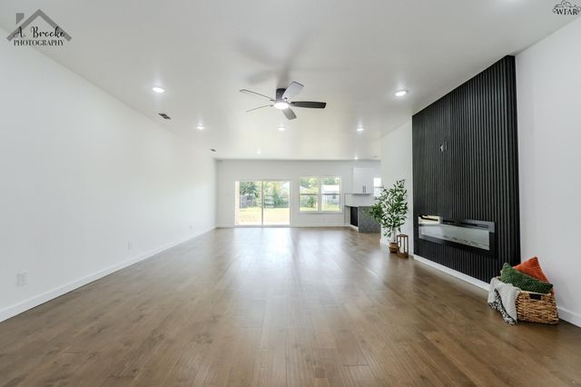 209 E IKARD STREET, Henrietta, TX 76365