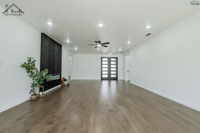 209 E IKARD STREET, Henrietta, TX 76365