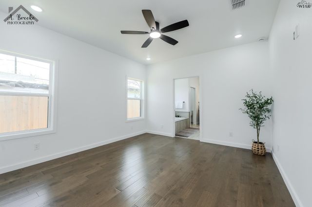 209 E IKARD STREET, Henrietta, TX 76365